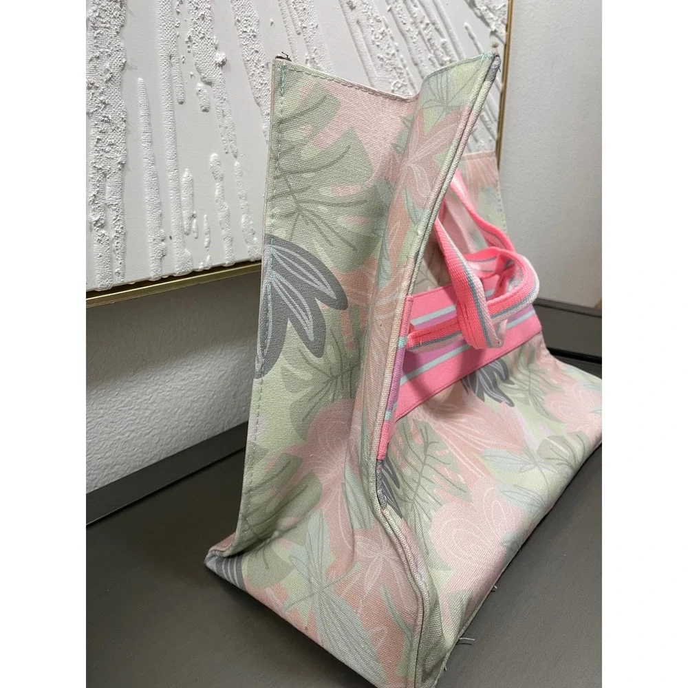 Twig & Arrow NWT Beach Tote Vacation Tropical Floral Canvas Shoulder Bag Pink